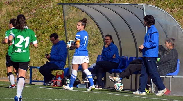 Carla Gmez durante el partido ante el Oviedo Moderno / Jos Carrera
