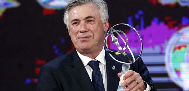 Ancelotti recibe el Premio al Mejor Entrenador en la gala de los Globe Soccer / Foto: Chema Rey. MARCA