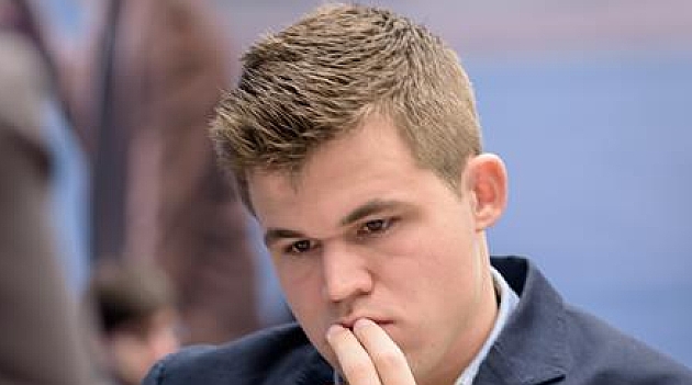 Carlsen mantiene el liderato con unas
decepcionantes tablas ante Ivanchuk