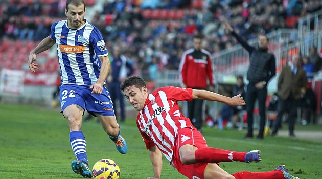 Juanma, centrocampista del Alavs, en el partido en Girona / Eddy Kelele (Marca)