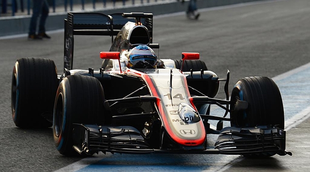 El McLaren-Honda de Alonso se queda seco