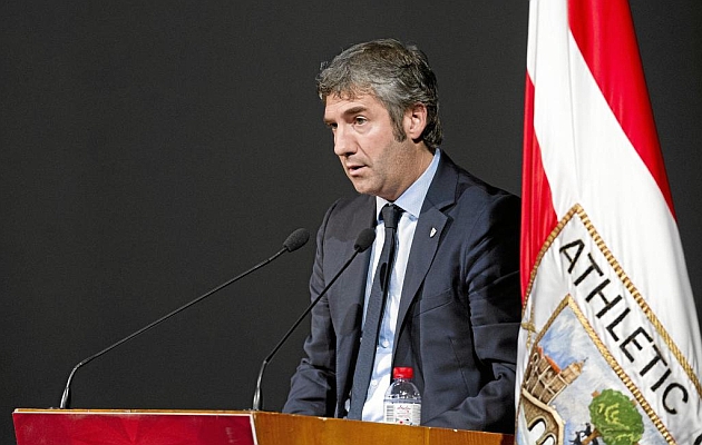 Urrutia habla en la pasada Asamblea General del Athletic. Foto: JUAN ECHEVERRIA