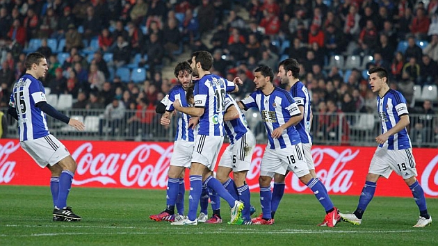 Los jugadores de la Real celebrando un gol frente al Almera / CURRO VALLEJO (MARCA)