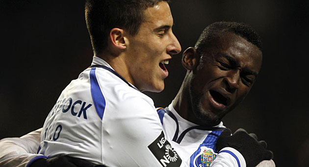 Tello y Jackson celebran un gol del Oporto / Reuters