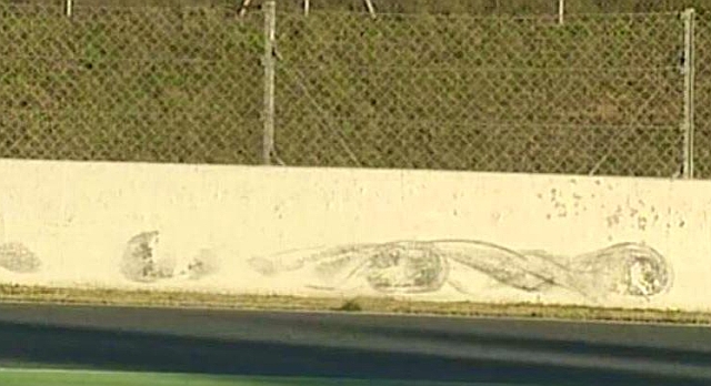 Marca que dej el McLaren en el muro del circuito de Montmel / MARCA
