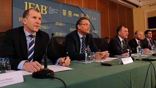 La FIFA acepta retirar la sancin de un partido en el triple castigo