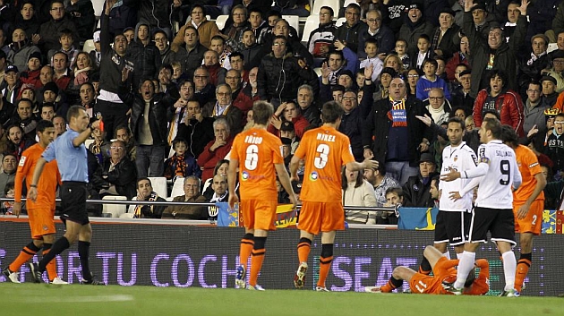 Jugadores del Valencia y la Real Sociedad en Mestalla en 2013/ VICENTE RODRGUEZ (MARCA)