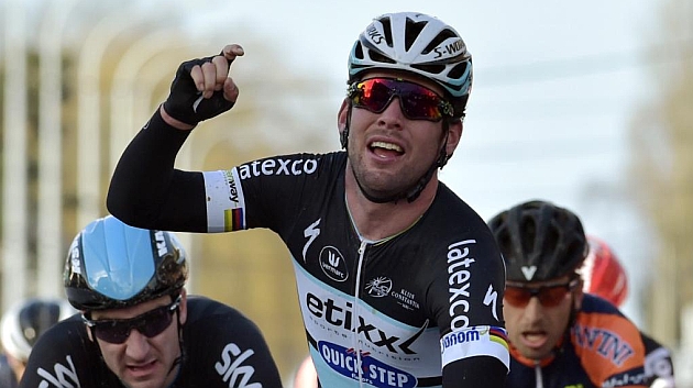 Cavendish se impuso al sprint y suma ya seis victorias