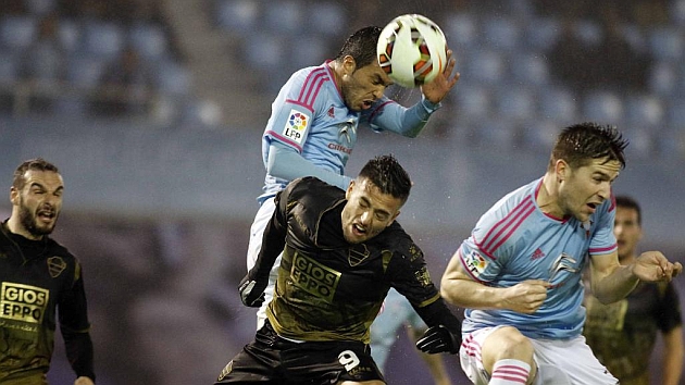 Cabral, Cristian y Herrera durante el partido Celta-Elche. Foto: Jorge Landin