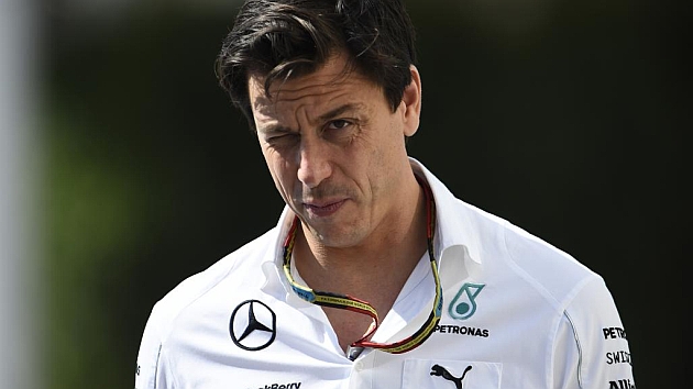 Mercedes llama llorn a Red Bull por quejarse del reglamento