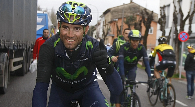 Alejandro Valverde tras cruzar triunfante la meta. FOTO: Rafa Gmez / Ciclismo a fondo