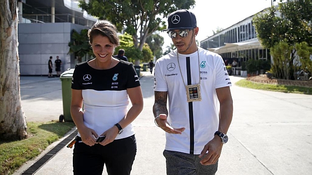 A Hamilton le parecen divertidas las quejas de Red Bull