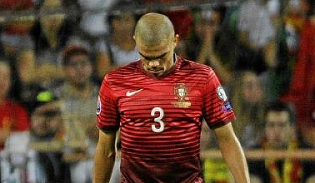 Pepe se lamenta por un gol de Albania / AFP