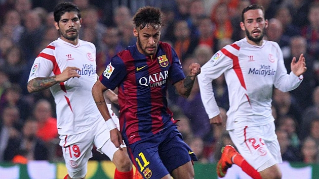 Neymar en una jugada durante el partido de ida frente al Sevilla en el Camp Nou / FRANCESC ADELANTADO (MARCA)