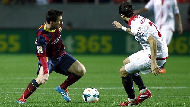 Messi se intenta escapar de Nico Pareja. IGO HIDALGO