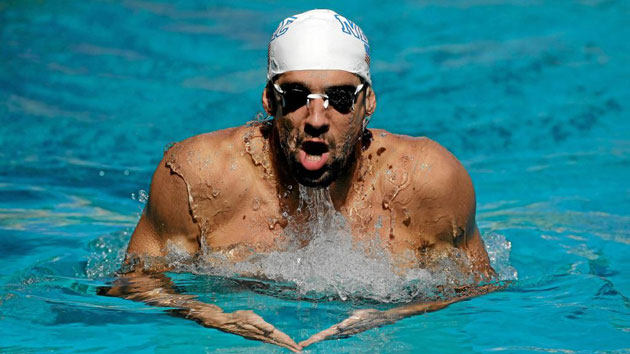 Phelps vuelve al agua tras su sancin por conducir ebrio