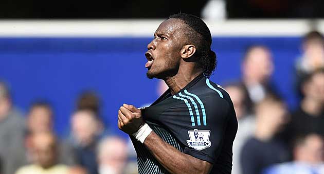 Drogba celebra un gol con el Chelsea / Reuters