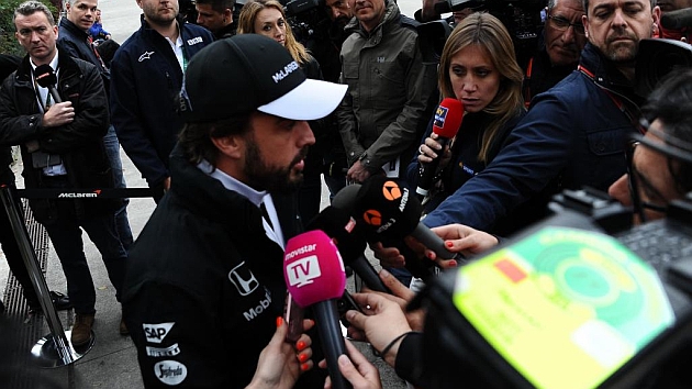 Alonso, durante una rueda de prensa / RV RACING PRESS