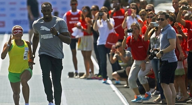 Usain Bolt corre como gua de la atleta ciega ms rpida del mundo