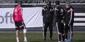 Benzema pasa consulta en Lyon sobre el estado de su rodilla
