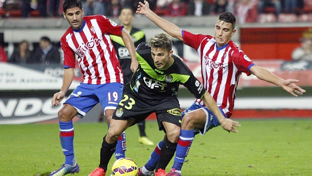 Sporting y Llagostera empataron sin goles en la primera vuelta / Tuero - Arias (Marca)
