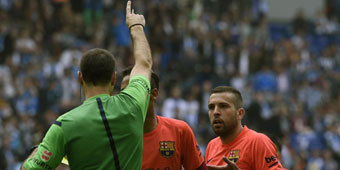 Mateu expuls a Jordi Alba por una descalificacin del azulgrana