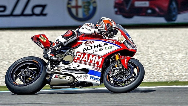 Nico Terol ceder su moto a Michele Fabrizio en Imola