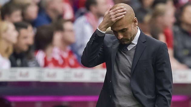 Pep Guardiola se lamenta durante un partido de Bundesliga. Foto: AFP