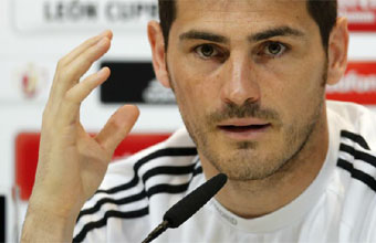 Casillas respondi a las preguntas de su excompaero lvaro Benito / VDEO: MARCA.com