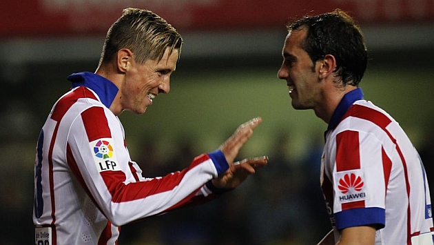 Fernando Torres y Diego Godn, tras el gol del Nio. Foto: AFP