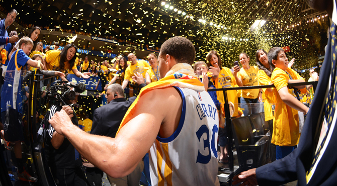 Curry es el amo: MVP de la Temporada