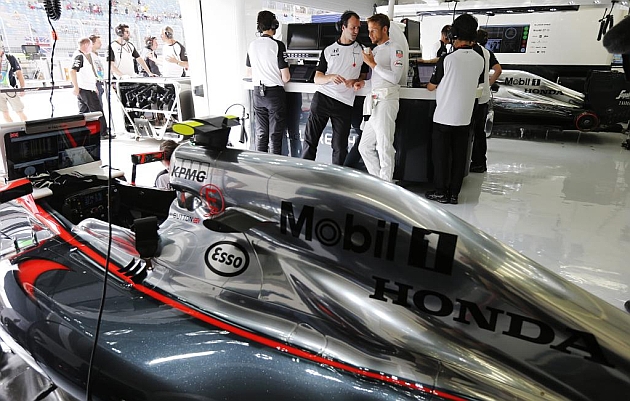 McLaren abandona el gris plata para diferenciarse de Mercedes