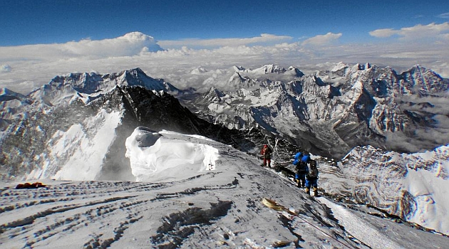 Nepal sopesa cancelar las ascensiones al Everest