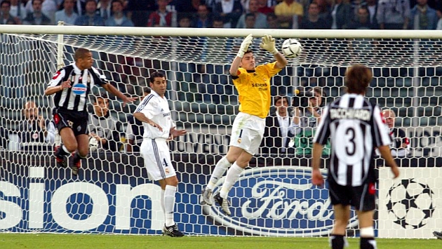Iker Casillas encaja un gol ante la Juve en las semis de 2003. Foto: Luis ngel Alonso