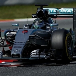 Rosberg y Mercedes siguen en otro mundo