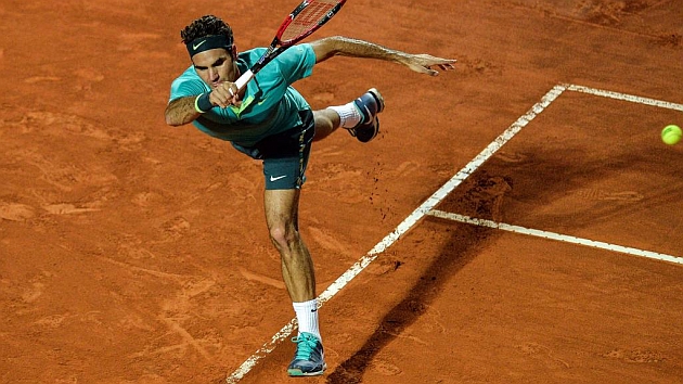 Federer sufre para superar a Cuevas