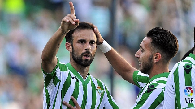 Molinero celebra su gol frente al Lugo con Varela | Foto: Kiko Hurtado