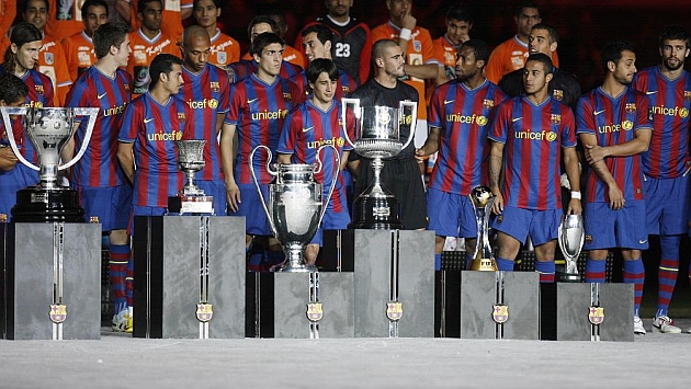 El Bara con los trofeos del ao 2009. Foto: AFP