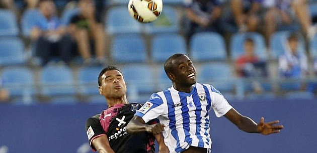 Diamank salta con Aridane durante el Legans-Tenerife / Jos A. Garca (Marca)