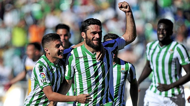 Jorge Molina celebra el gol que le hizo al Lugo. KIKO HURTADO