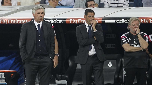 Mauri, junto a Ancelotti y Hierro en el banquillo del Real Madrid. Foto: ngel Rivero