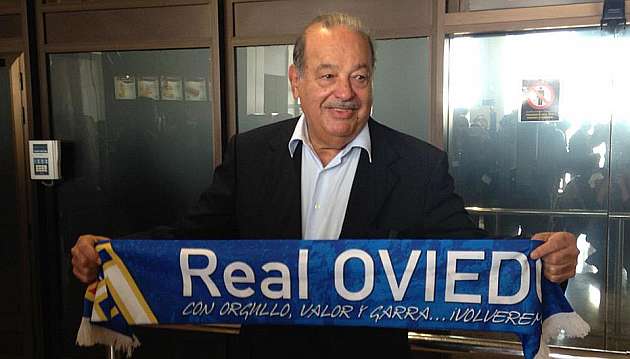 Slim llega a Oviedo para animar al club en la lucha por el ascenso