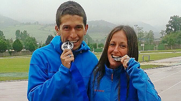 Manuel Merillas (24) y Azara Garca (31), con las medallas.