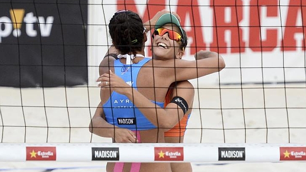 Paula Soria y ngela Lobato, en una final femenina disputada en Madrid. Foto: Juan Aguado