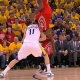 Jugada de alto riesgo en la NBA: rodillazo sangriento en la sien