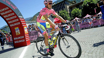 La UCI busca un motor en la bicicleta de Contador