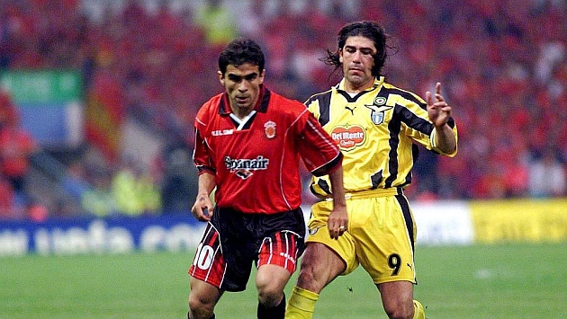 Ibagaza y Marcelo Salas, durante la final de la Recopa de 1999