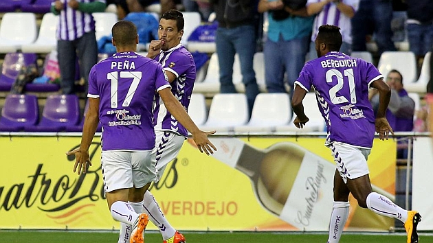 Rueda y Pea celebran un gol esta temporada / Csar MInguela (Marca)