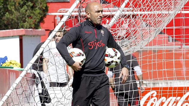 Abelardo, durante un entrenamiento del Sporting. Foto: Tuero-Arias