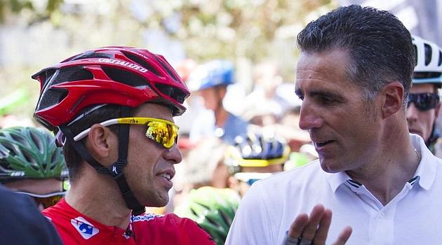 Alberto Contador y Miguel Indurain en una imagen de archivo. AFP